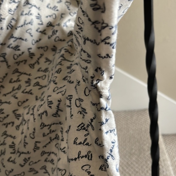 Banana Republic Sz L cursive “Hello” in various languages PJ Set - Picture 10 of 15